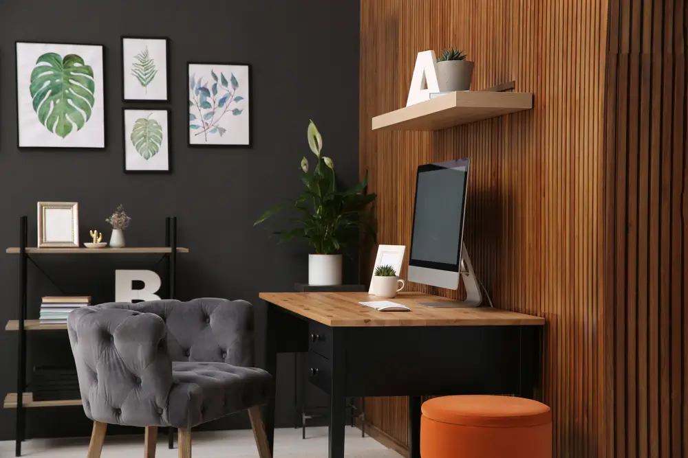 Numéro de la ressource de stock de type Photo : 1670791036

Confortable bureau avec ordinateur près du mur en bois dans un intérieur élégant.
